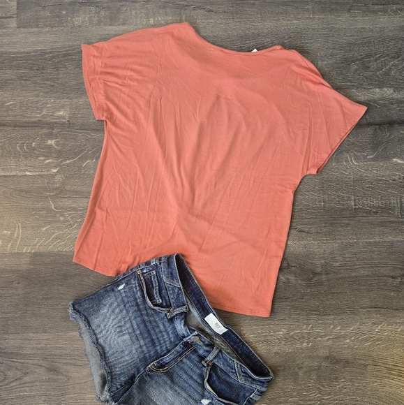 Philosophy VNeck Twist Front top - Picture 4 of 10